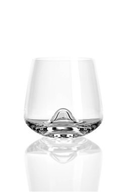 Beyaz arka plan üzerinde viski