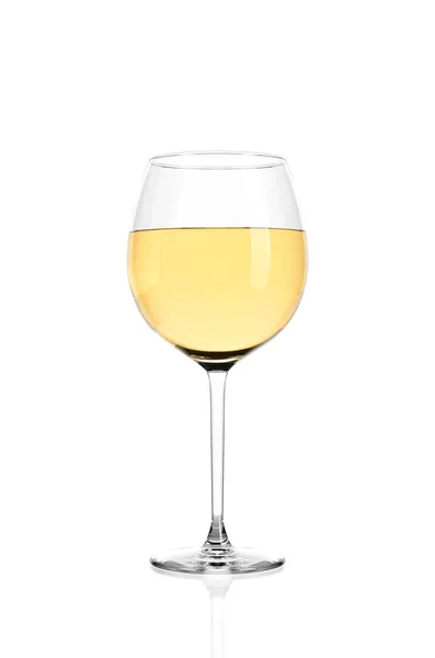 Vino bianco su sfondo bianco — Foto Stock