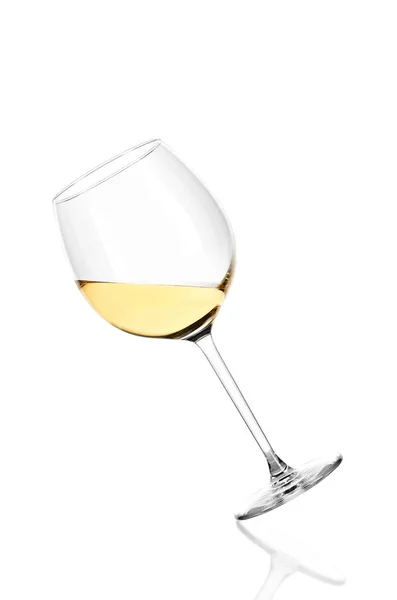 Witte wijn op witte achtergrond — Stockfoto