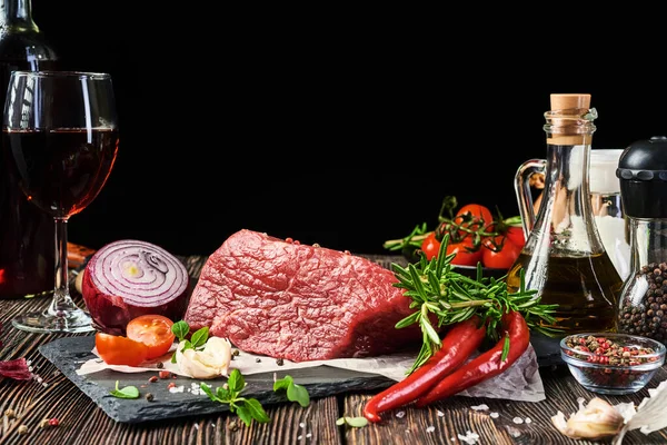 Grande Pedaço Lombo Carne Fresca Deitado Uma Placa Pedra Uma — Fotografia de Stock