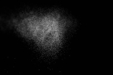 Siyah arkaplanda soyut su sıçramaları.