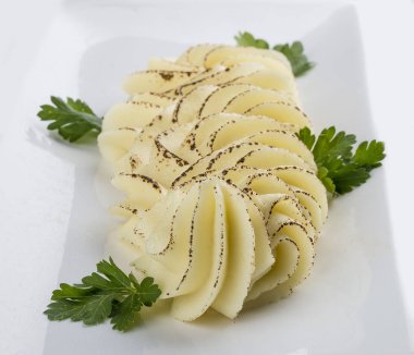 Beyaz arka planda patates püresi