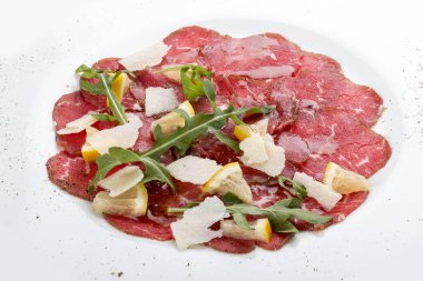 Carpaccio di Manzo. Dana eti, pesto ve parmesanlı Carpaccio.