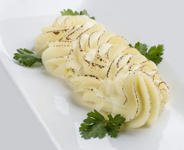 Kartoffelbrei auf weißem Hintergrund — Stockfoto