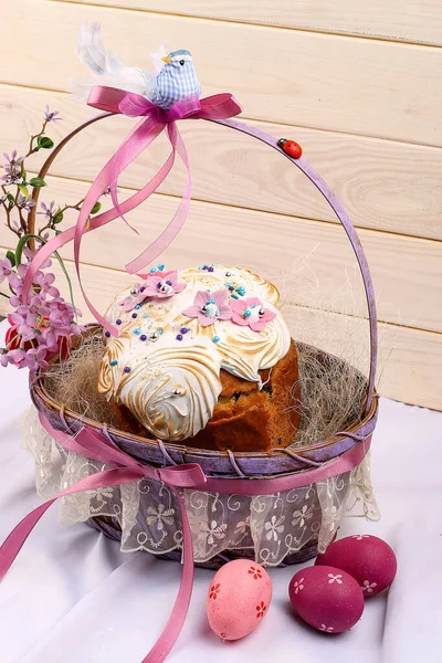 Decorative Easter Basket Cake Colored Eggs Wooden Table — Stock Photo, Image