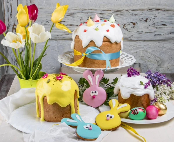 Various Spring Easter Cakes White Icing Sugar Decor Table Decorated — Stock Photo, Image