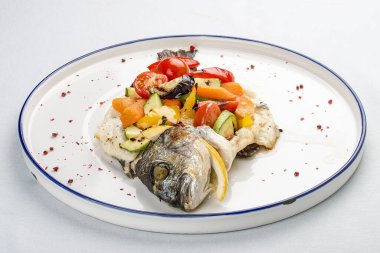 Izgara sebzeli Dorado.