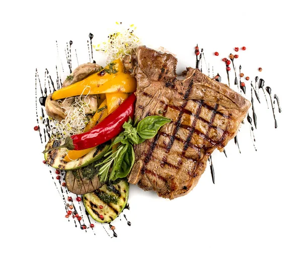 Anbud Grillad Biff Eller Benstek Serveras Med Grillade Grönsaker Vit — Stockfoto