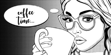 Güzel kız ile güneş gözlüğü ve kahve fincanı.