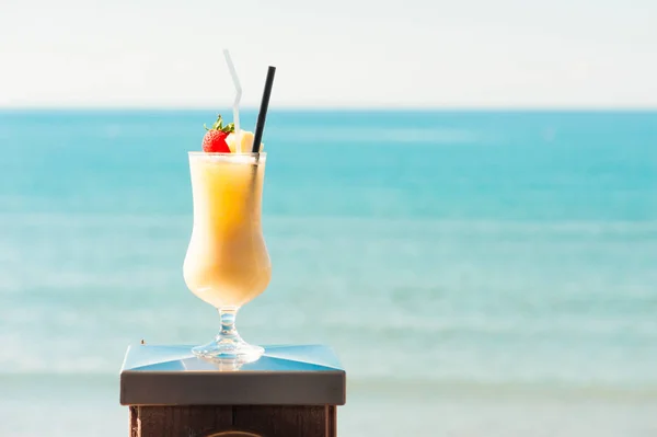 Pina Colada glas. Strandbar — Stockfoto