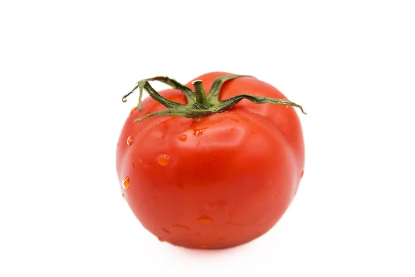 Reife Frische Bio Tomate Tautropfen Isoliert Auf Weißem Hintergrund — Stockfoto
