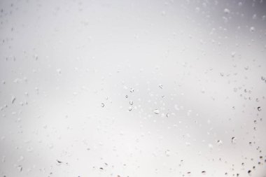 Penceredeki damlaların bulanık arkaplanı. Soyut arkaplan.