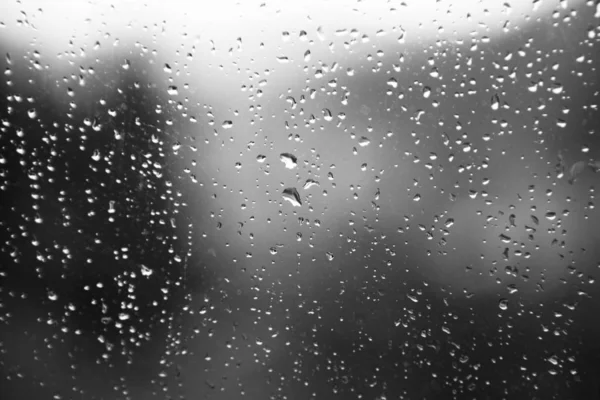 Penceredeki damlaların bulanık arkaplanı. Soyut arkaplan.