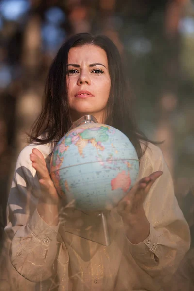 Hermosa Joven Abrazando Globo Humo Amarillo Cuidado Del Planeta Salvar —  Fotos de Stock