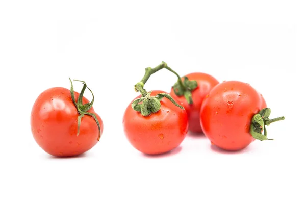 Reife Bio Tomaten Wassertropfen Isoliert Auf Weißem Hintergrund — Stockfoto