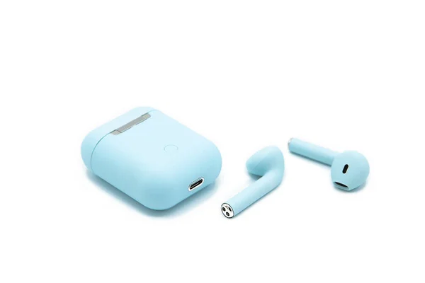Kablosuz bluetooth kulaklık veya kulaklık, beyaz arka planda izole edilmiş.