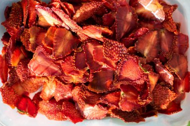 Kurutulmuş çilek dilimleri