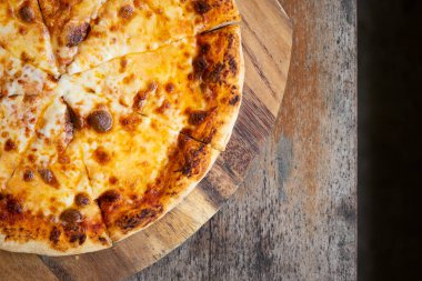 Peynirli pizza Nefis taze, Homemead