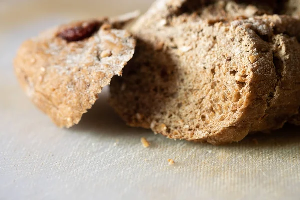 Pão de trigo inteiro fresco caseiro — Fotografia de Stock
