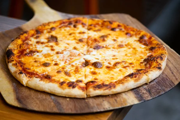 Pizza with cheese Delicious fresh,Homemead — Stock Photo, Image