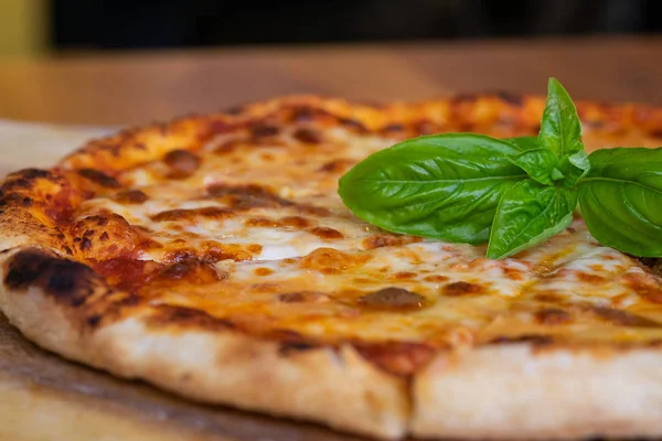 Pizza med ost Läcker färsk, Hembygdsgård — Stockfoto