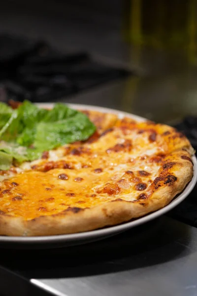 Pizza z serem Pyszne świeże, Homemead — Zdjęcie stockowe