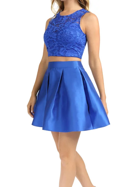 Küçükler Kolsuz Kepçe Boyun Kırmızı Sınır Yazdırma Beyaz Elbise Beyaz Arkaplan