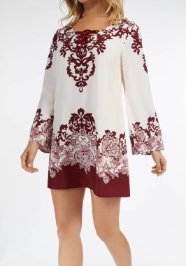 Küçükler Kolsuz Kepçe Boyun Kırmızı Sınır Yazdırma Beyaz Elbise Beyaz Arkaplan