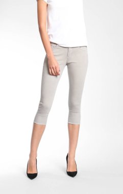 Yüksek Yükselen Lisa Ayak bileği Kucaklama Kot pantolonu, beyaz arkaplan