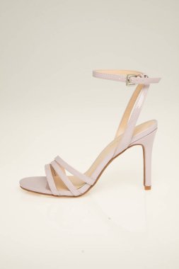 Seksi Altın Parmak Sivri Parmak Tek Ayakkabılı Yüksek Topuklar Deri Deri, beyaz arka plan