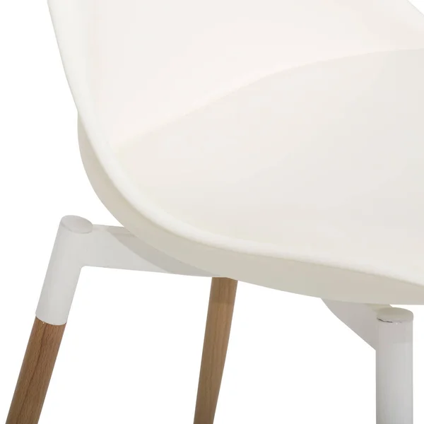 Silla de comedor Comfort blanca, Silla lateral de fibra Base de madera, Silla de comedor Cáscara blanca crema, Marco de roble macizo lacado mate, Silla de comedor escarabajo - Sin tapizar —  Fotos de Stock