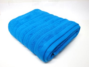 Havlu rengi pembe, beyaz, pembe, mavi ve sarı beyaz arka planda izole edilmiş. Sarı Dobby Havlusu, Yama Ruffy Gri Havlusu, Sarı Klasik Banyo Havlusu