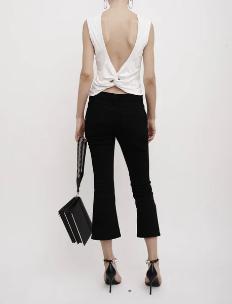 Siyah pantolon ve beyaz arka plan ile eşleştirilmiş kadınlar için günlük beyaz bluz, Kadın İnce Spor Salonu ve Pilates Külotları - Siyah