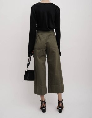 Bluz Üstü Tişört Tunik, Sonsuz Eşsiz Bluz Haki, Siyah Şifon Uzun Gömlek, Drape gerilmiş saten bluz - Siyah, Kadın İpek Bluzu Beyaz arkaplan