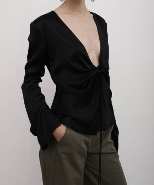 Bluz Üstü Tişört Tunik, Sonsuz Eşsiz Bluz Haki, Siyah Şifon Uzun Gömlek, Drape gerilmiş saten bluz - Siyah, Kadın İpek Bluzu Beyaz arkaplan
