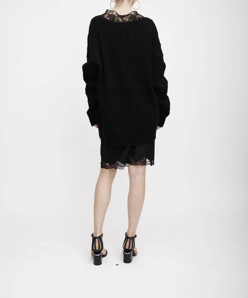Kunstlederskort, eden Baumwollkleid, finn schwarzes Rüschenkleid, Wollmantelkleid mit Tüll-Rüsche — Stockfoto