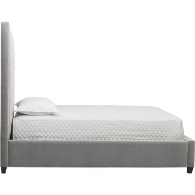 Çift kişilik divanı olan beyaz ve gri yatak odası.