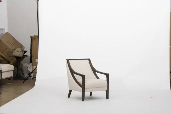 Alvarado Lounge Chair, Coral Springs Lounge Chair, Barlow Armchair з білим фоном — стокове фото