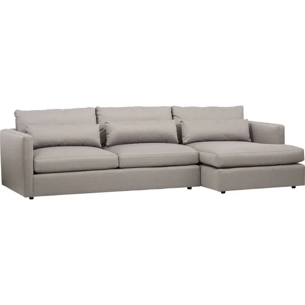 Trois meubles du sud Bradley Sofa avec fond blanc - image stock — Photo