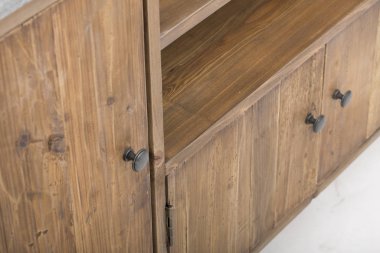 beyaz arkaplanda büfe ortam dolabı