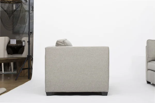 Sofá cama Futon con Chaise, diseño de espacio interior a través de un sistema de asientos que se muestra en una variedad de elementos, con diferentes características — Foto de Stock