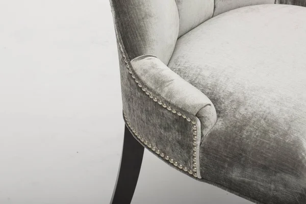 Cadeira moderna clara do desenhista na foto stock branca, sofá de Bradley da mobília do sul com fundo branco — Fotografia de Stock