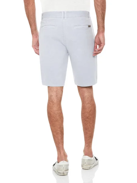 Stylische Shorts für Herren gepaart mit weißen knöchellangen Schuhen und weißem Hintergrund — Stockfoto