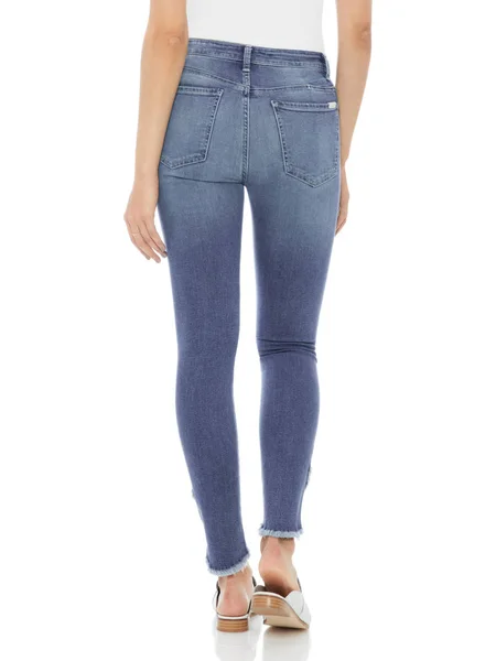 Falte & Clips schlanke hellblaue Jeans für Frauen — Stockfoto