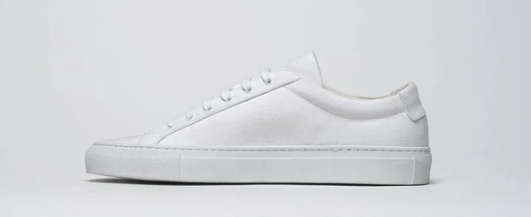 Vit Casual vita sneakers för män med vit bas med vit bakgrund — Stockfoto