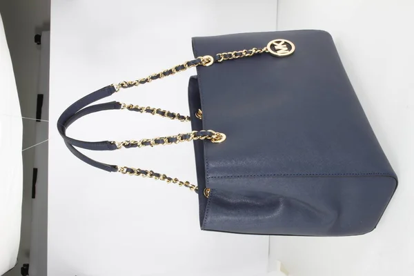 Navy Cross-Body Bag, Borsa a tracolla in pelle piccola — Foto Stock