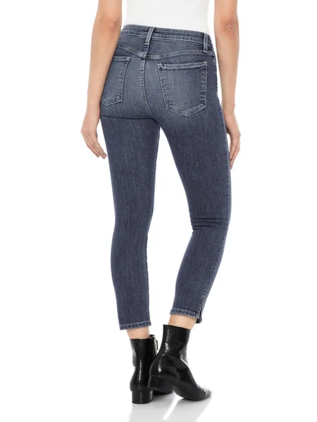 Azul jeans apertado com saltos brancos para mulher, fundo branco, Mulher de calça jeans apertado azul com saltos brancos, fundo branco — Fotografia de Stock