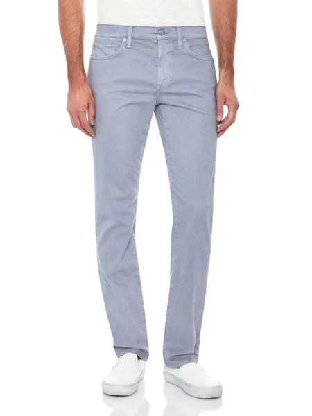 Casual jeans azul emparelhado com t-shirt casual branco e mocassins brancos com fundo branco, calça formal básica para homens emparelhados com tênis casuais pretos e fundo branco Imagens Royalty-Free