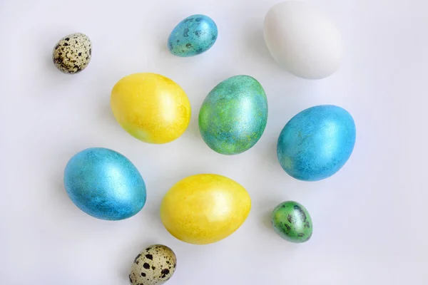 Uova Pollo Quaglia Uova Dipinte Multicolori Pasquali Sfondo Bianco Vista — Foto Stock