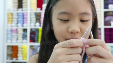 4k: yakın Asyalı kız uygulama için örgü